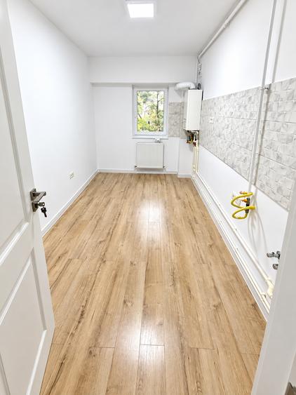 Apartament cu 2 camere decomandat în Trocadero