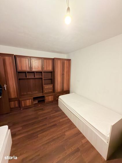 Apartament cu 4 camere decomandat în Central