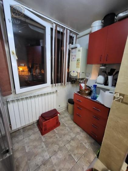 Apartament cu 3 camere decomandat, mobilat în Rahova