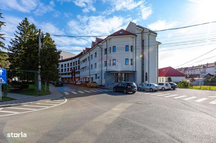 Spațiu comercial, de 1,200 mp, în Central