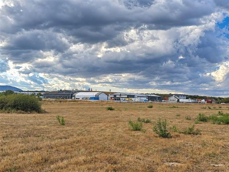 Teren agricol extravilan de 7700 mp, în Periferie