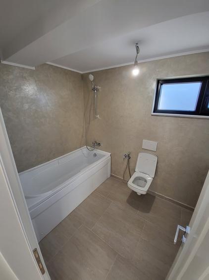 Duplex cu 4 camere cu Garaj în Central