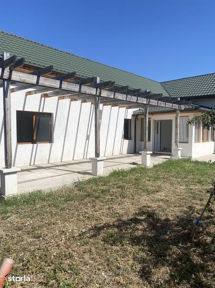 Casă cu 4 camere cu Teren 400 Mp în Central