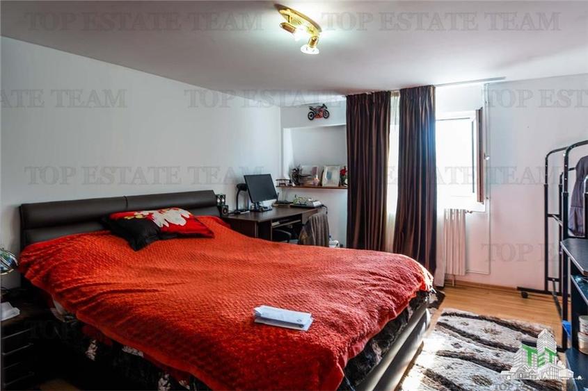Casă individuală cu 9 camere cu Canalizare în Vatra Luminoasă