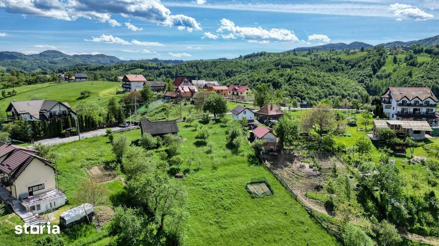Teren de 2000 mp, în Moieciu