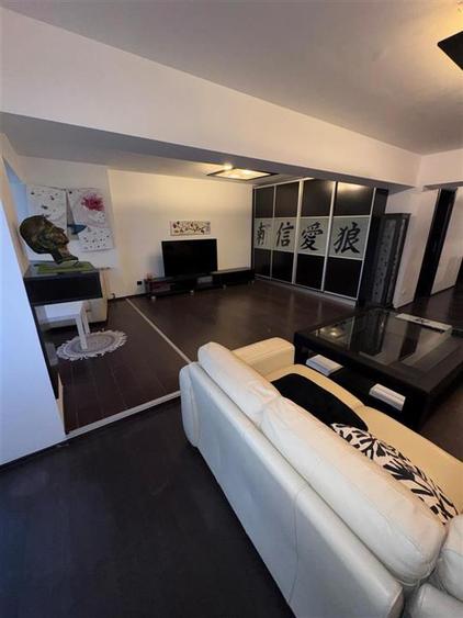 Apartament cu 4 camere semidecomandat, mobilat în Central