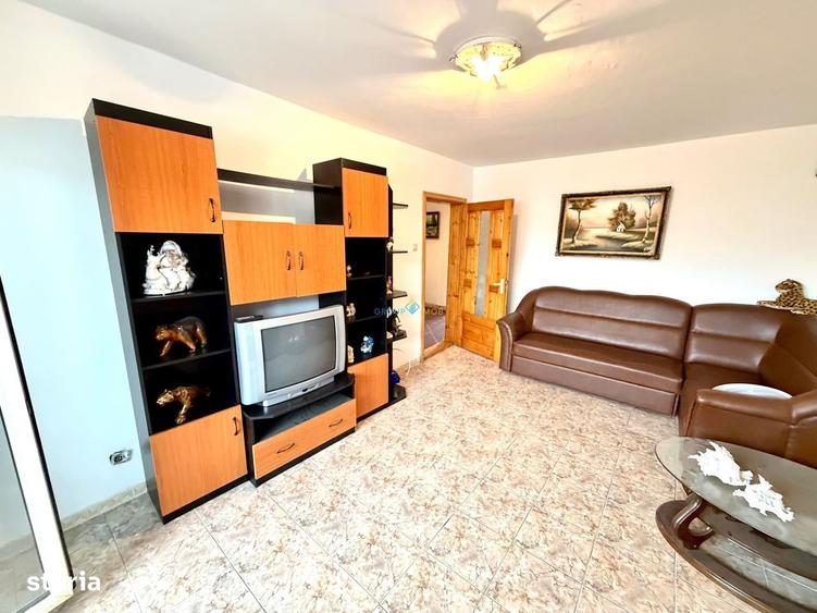 Apartament cu 3 camere decomandat în Republicii