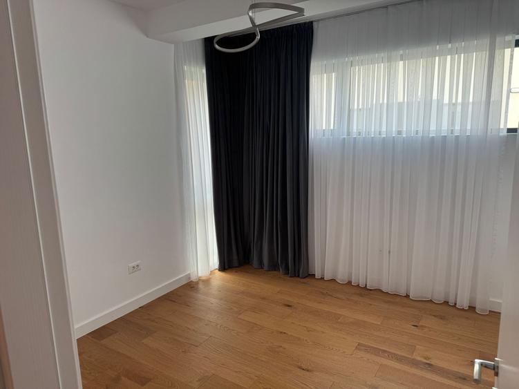 Casă individuală cu 8 camere cu Canalizare în Pipera