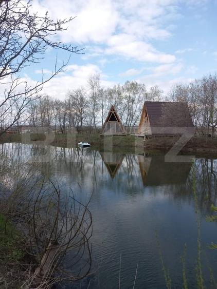 Teren cu iaz amenajat și două cabane A - frame în construcție - 1