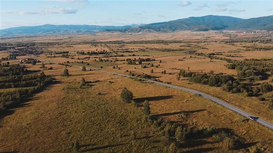 Teren intravilan de 52555 mp, în Suseni
