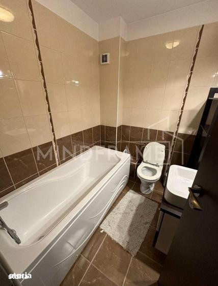 Apartament cu 3 camere în Apărătorii Patriei
