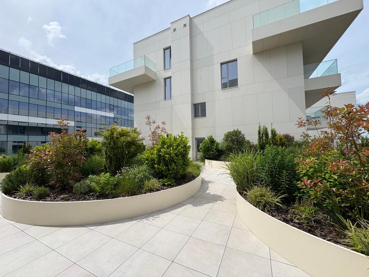 Apartament cu 2 camere semidecomandat în Barbu Văcărescu