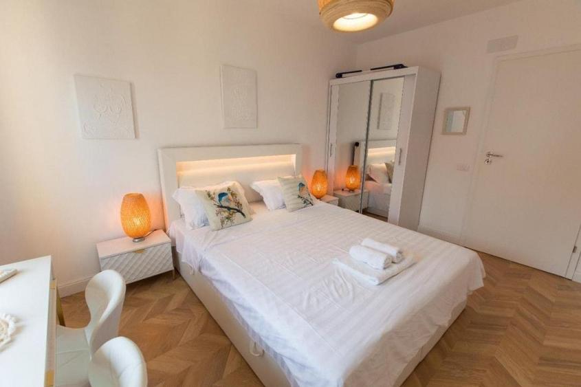 Apartament cu 2 camere decomandat, mobilat în Calea Victoriei