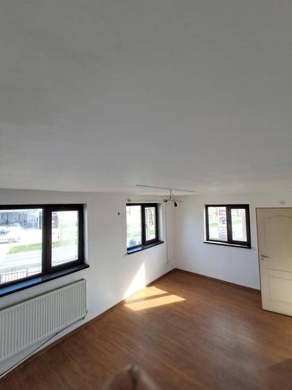 Casă cu 4 camere cu Teren 700 Mp în Central