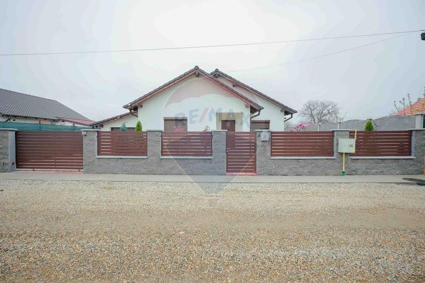 Casă individuală cu 3 camere cu Teren 500 Mp în Biharia