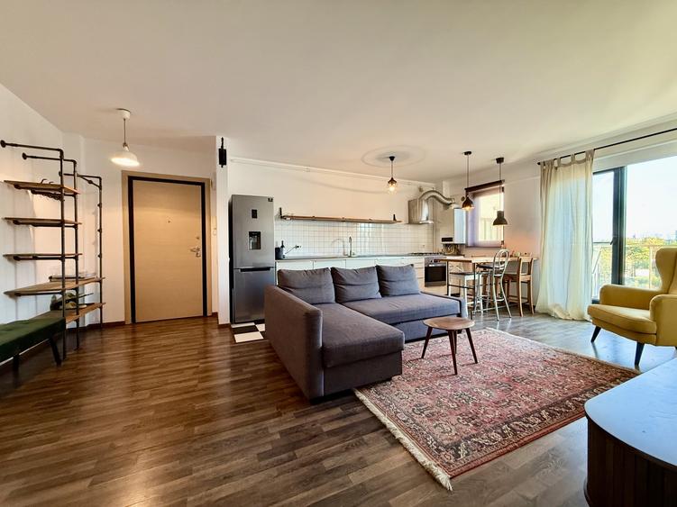 Apartament cu 3 camere semidecomandat, mobilat în Băneasa