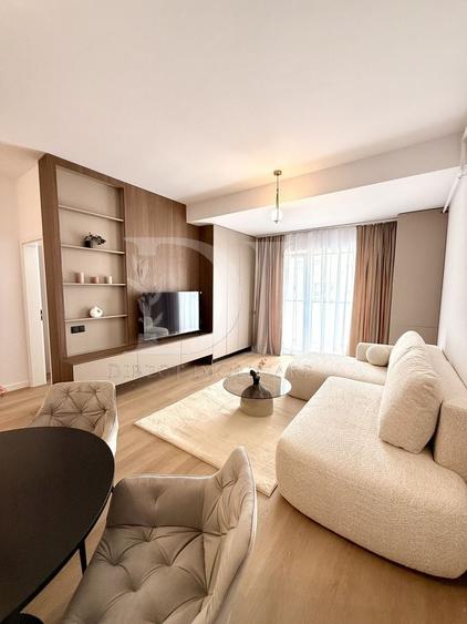 Apartament cu 2 camere semidecomandat, mobilat în Florești