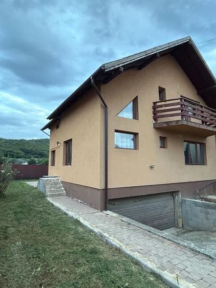 Casă individuală cu 4 camere cu Canalizare în Florești