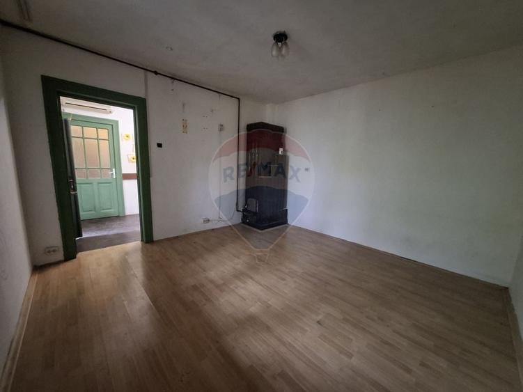 Casă cu 2 camere cu Teren 140 Mp în Eroii Revoluției