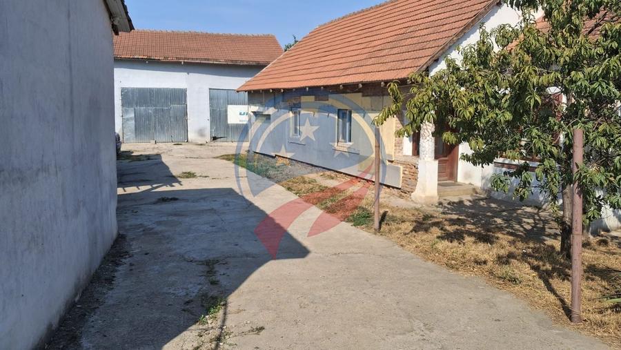 Casă individuală cu 3 camere cu Canalizare în Central