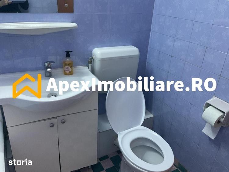 Apartament cu 3 camere semidecomandat în Tineretului — fotografia 3
