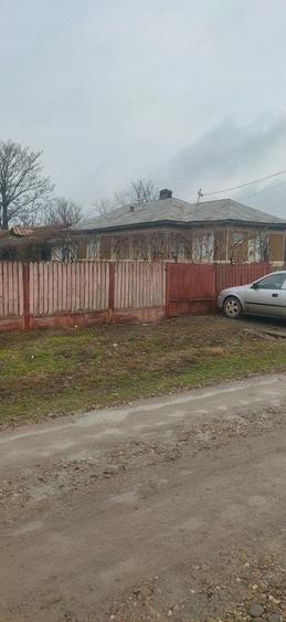 Casă cu 4 camere cu Teren 1520 Mp în Glodeanu Sărat