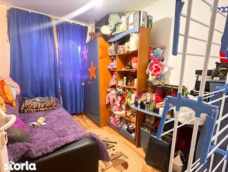 Apartament cu 3 camere semidecomandat în Vest