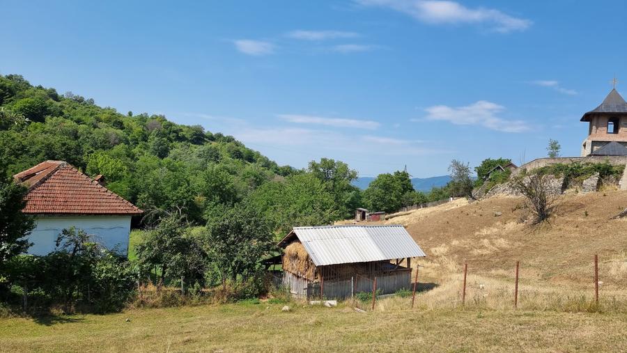 Casă individuală cu 2 camere cu Teren 3800 Mp în Berislăvești