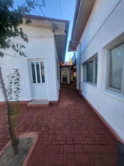 Casă cu 4 camere decomandat în Ultracentral