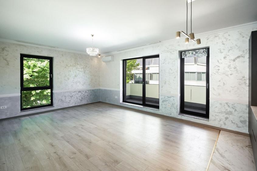 Apartament cu 3 camere semidecomandat în Tineretului