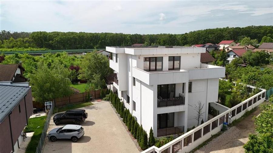 Apartament cu 3 camere decomandat în Corbeanca
