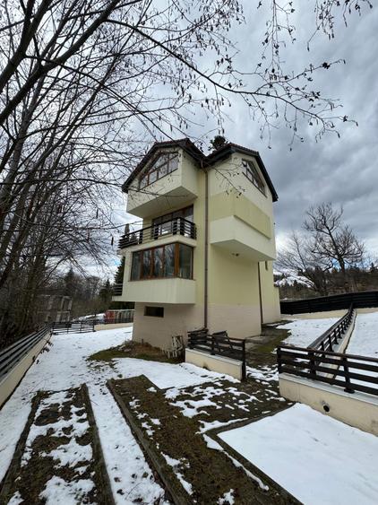 Casă individuală cu 6 camere cu Garaj în Predeal