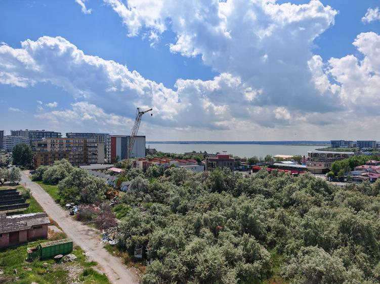 Apartament cu 3 camere decomandat în Sud