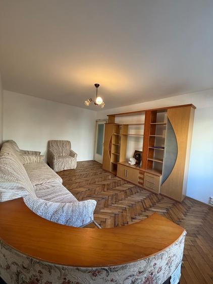 Apartament cu 2 camere decomandat în