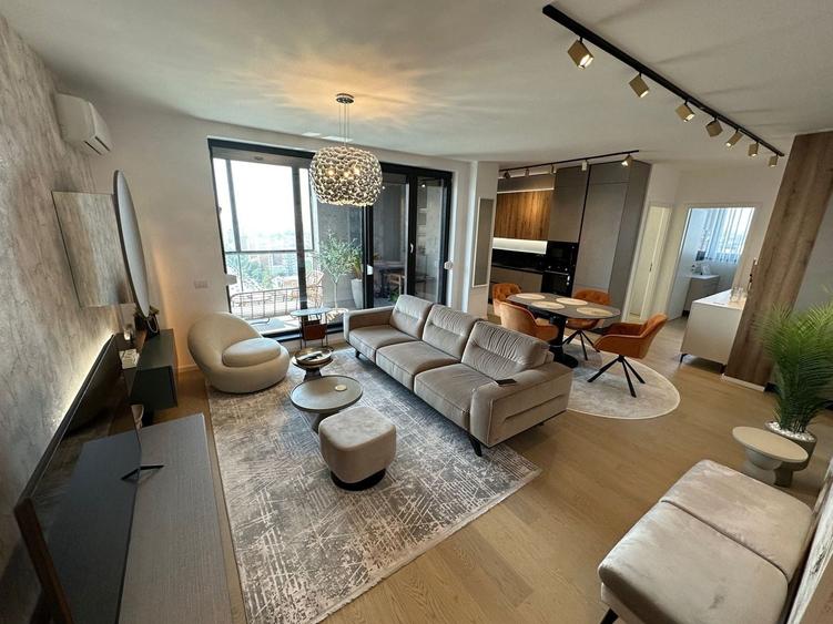Apartament cu 3 camere decomandat în Central