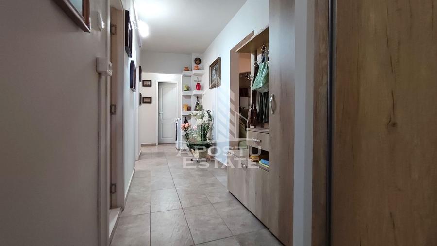 Apartament cu 4 camere semidecomandat, mobilat în Miorița