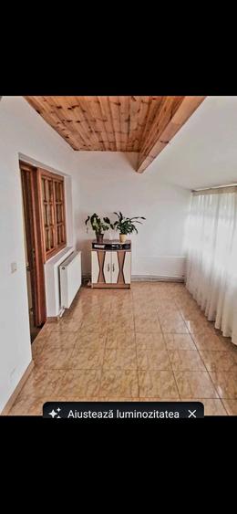 Apartament cu 3 camere decomandat în Coman