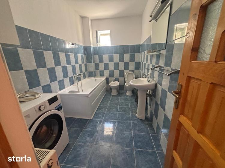 Casă cu 6 camere cu Teren 600 Mp în Tomești
