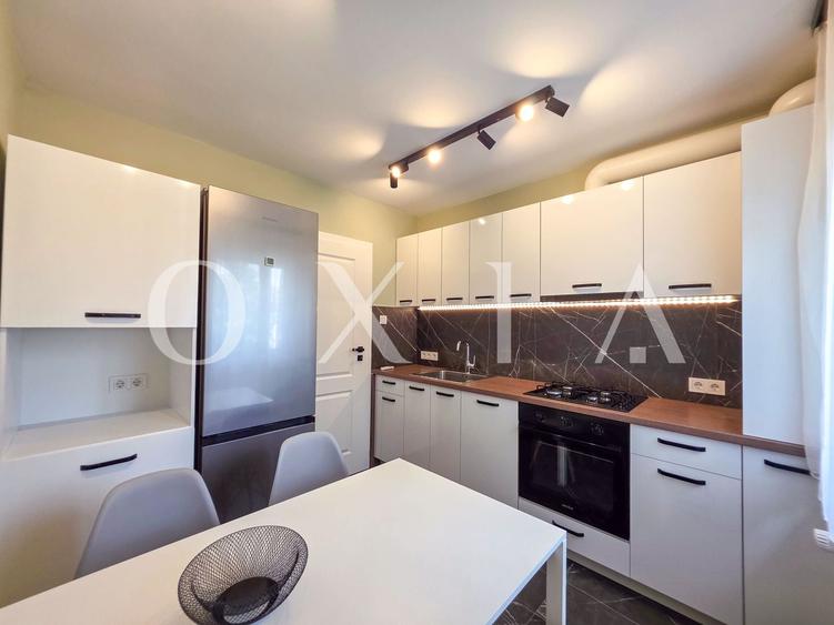 Apartament cu 3 camere semidecomandat, mobilat în Circumvalațiunii
