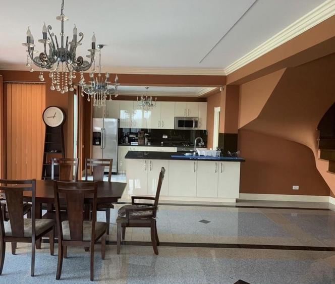 Casă individuală cu 5 camere cu Canalizare în Ciolpani
