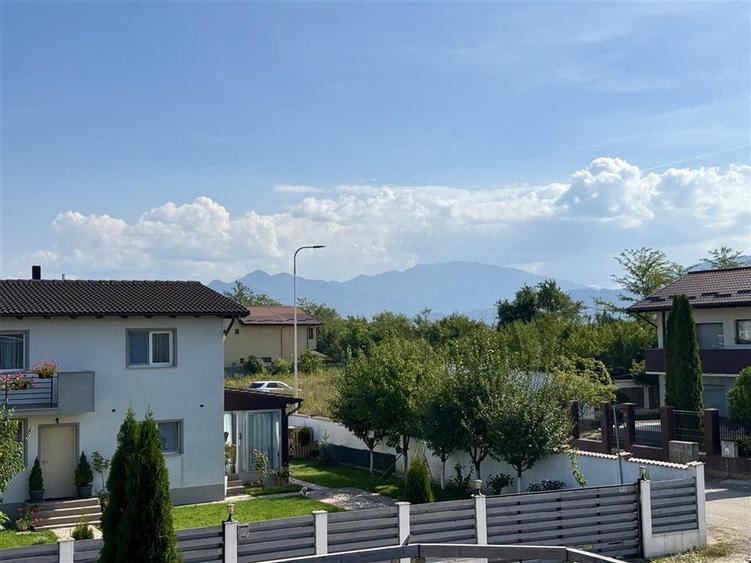 Duplex cu 5 camere cu Canalizare în Sânpetru