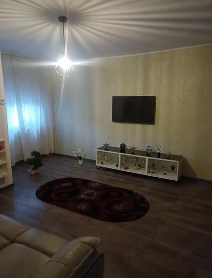 Apartament cu 3 camere decomandat în Rahova