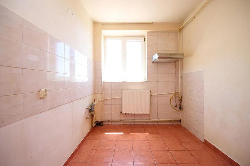 Apartament cu 4 camere decomandat în Craiovei