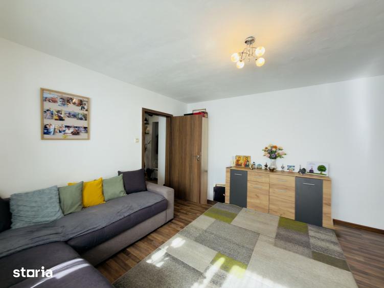 Apartament cu 3 camere decomandat în Est