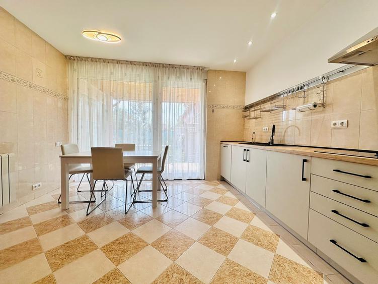 Casă cu 6 camere cu Piscina în Nord-Est