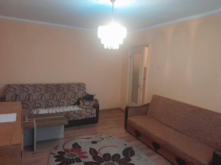 Garsonieră decomandată în Sud