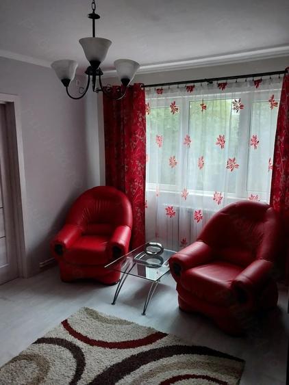 Apartament cu 3 camere semidecomandat în Central