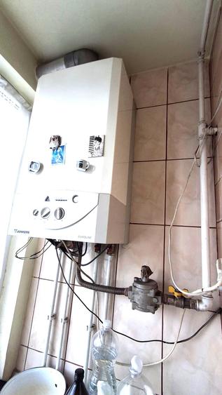 Apartament cu 3 camere decomandat în Drumul Taberei