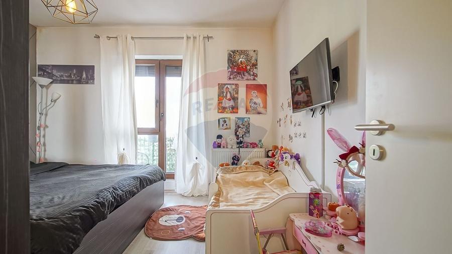 Apartament cu 3 camere decomandat, mobilat în Tractorul