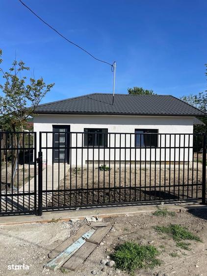 Casă cu 2 camere cu Teren 400 Mp în Mărgineni